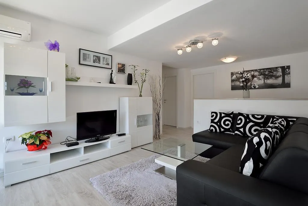 Apartment Panorama 라벡